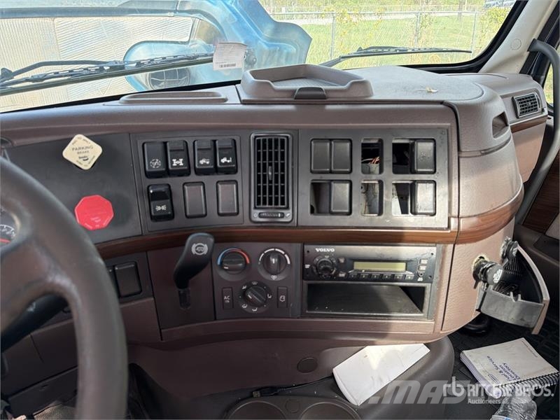 Volvo VNM64T200 6x4 T/A Day Cab Truck Tractor Trekkers