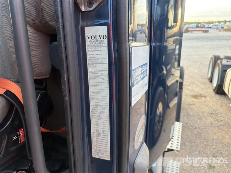Volvo VNM64T200 6x4 T/A Day Cab Truck Tractor Trekkers