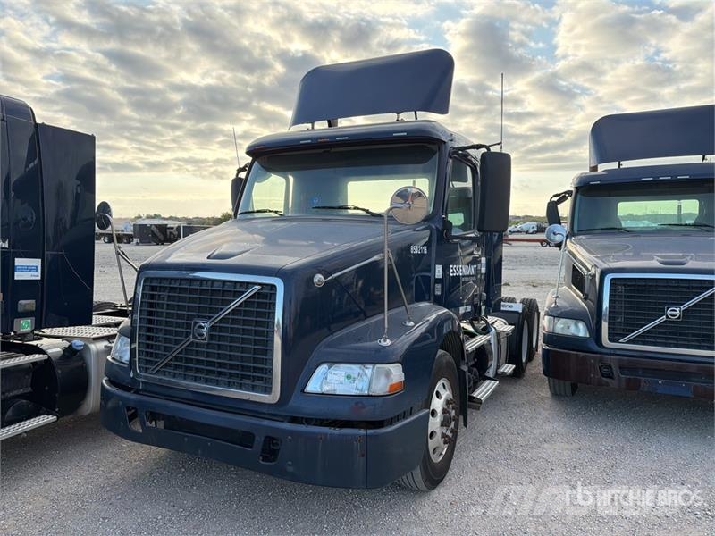 Volvo VNM64T200 6x4 T/A Day Cab Truck Tractor Trekkers