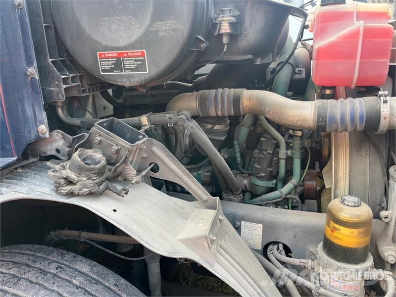 Volvo VNM64T200 6x4 T/A Day Cab Truck Tractor Trekkers