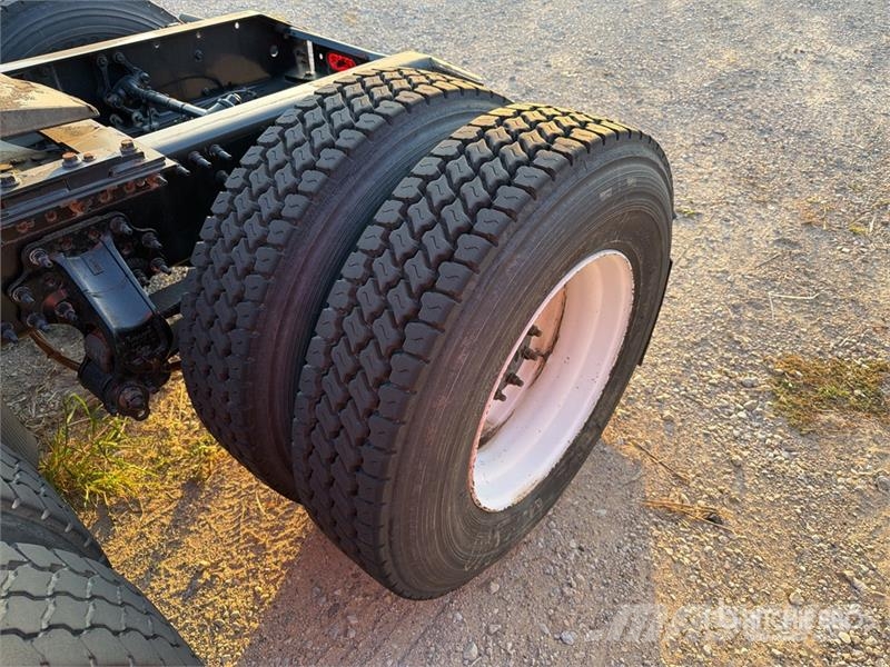 Volvo VNM64T200 6x4 T/A Day Cab Truck Tractor Trekkers