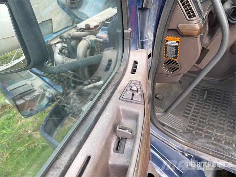 Volvo VNM64T200 6x4 T/A Day Cab Truck Tractor Trekkers