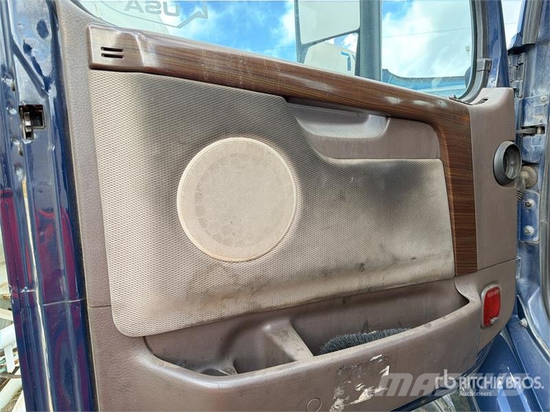 Volvo VNM64T200 6x4 T/A Day Cab Truck Tractor Trekkers