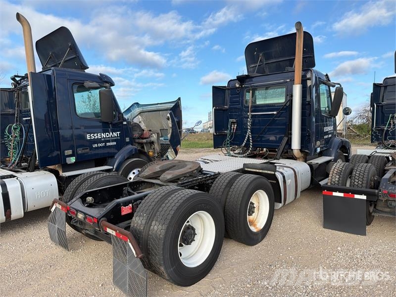 Volvo VNM64T200 6x4 T/A Day Cab Truck Tractor Trekkers