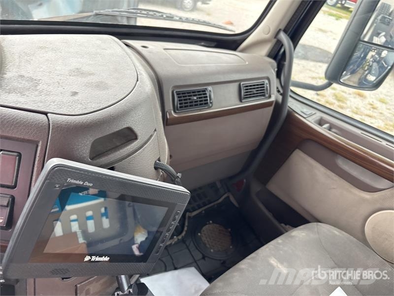 Volvo VNM64T200 6x4 T/A Day Cab Truck Tractor Trekkers