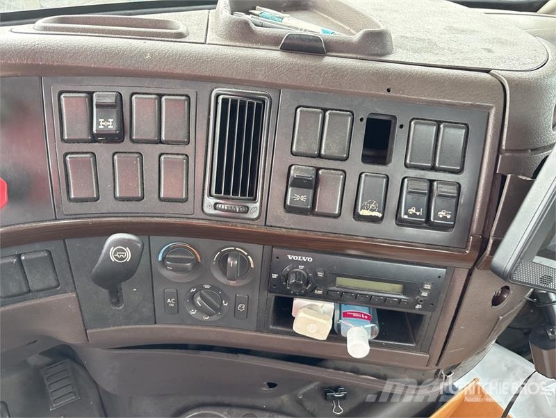 Volvo VNM64T200 6x4 T/A Day Cab Truck Tractor Trekkers