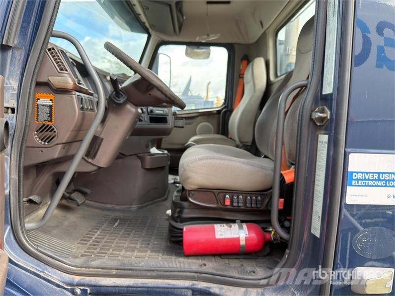 Volvo VNM64T200 6x4 T/A Day Cab Truck Tractor Trekkers