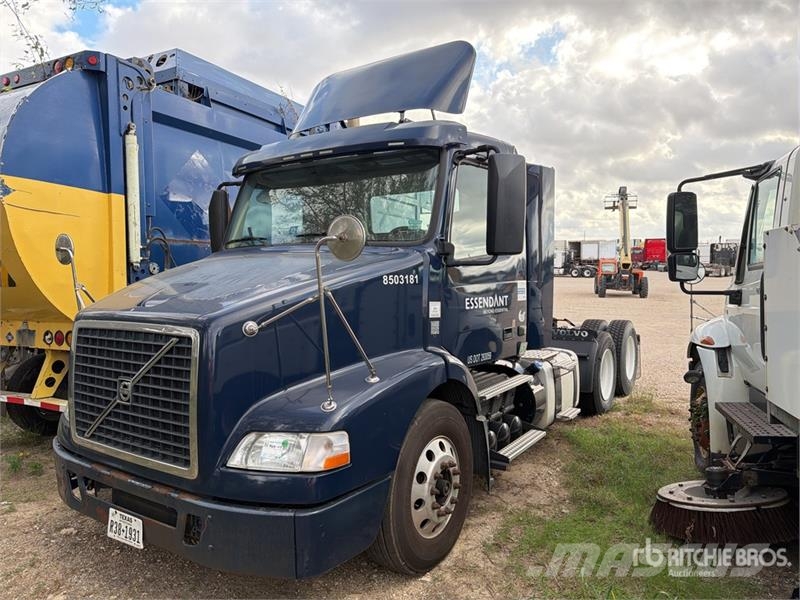 Volvo VNM64T200 6x4 T/A Day Cab Truck Tractor Trekkers