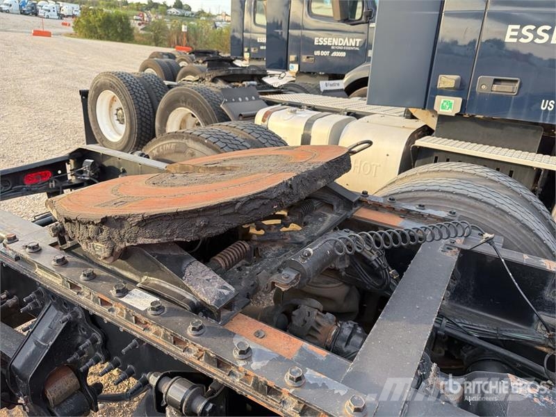 Volvo VNM64T200 6x4 T/A Day Cab Truck Tractor Trekkers