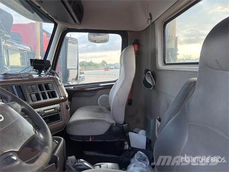 Volvo VNM64T200 6x4 T/A Day Cab Truck Tractor Trekkers