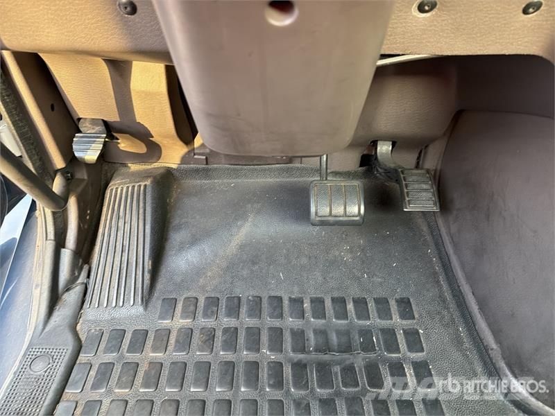 Volvo VNM64T200 6x4 T/A Day Cab Truck Tractor Trekkers