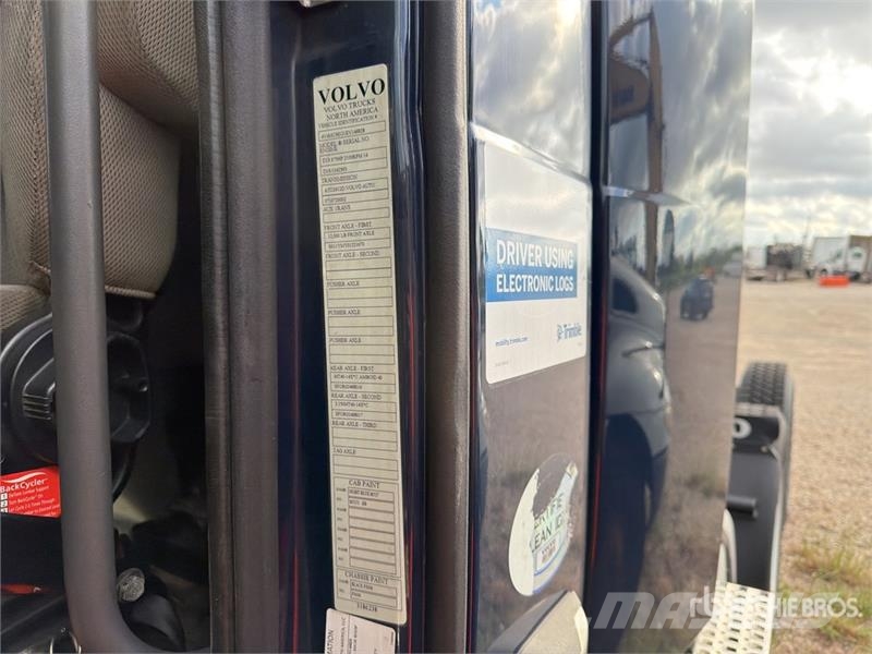 Volvo VNM64T200 6x4 T/A Day Cab Truck Tractor Trekkers
