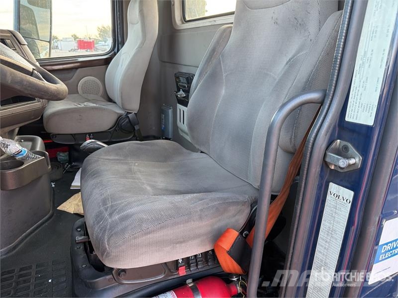 Volvo VNM64T200 6x4 T/A Day Cab Truck Tractor Trekkers
