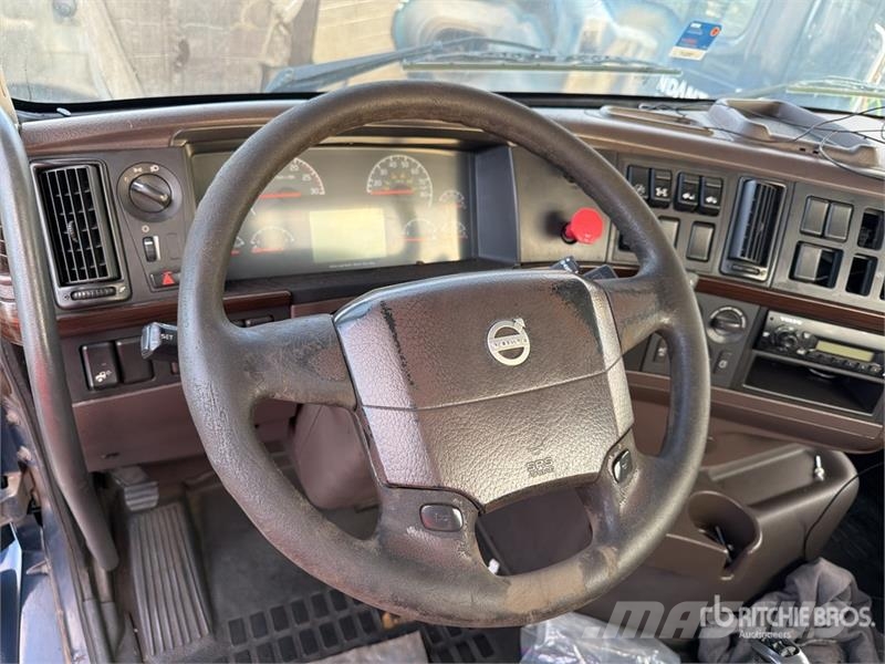 Volvo VNM64T200 6x4 T/A Day Cab Truck Tractor Trekkers