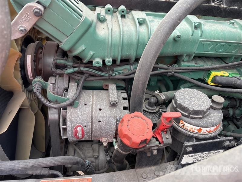Volvo VNM64T200 6x4 T/A Day Cab Truck Tractor Trekkers