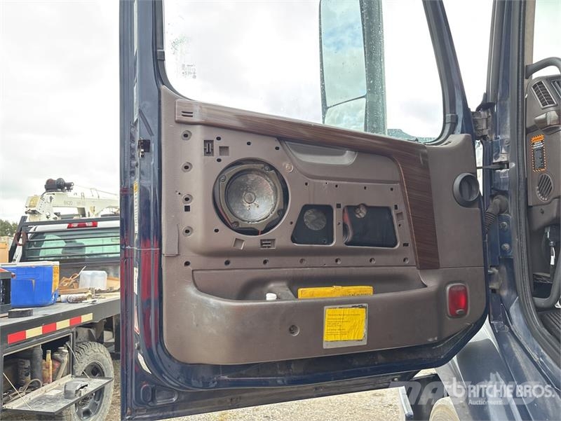 Volvo VNM64T200 6x4 T/A Day Cab Truck Tractor Trekkers
