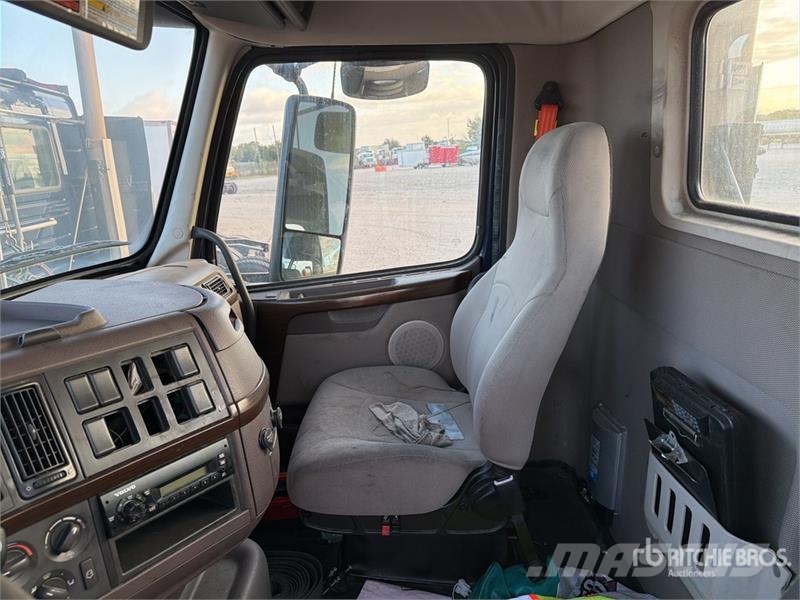 Volvo VNM64T200 6x4 T/A Day Cab Truck Tractor Trekkers