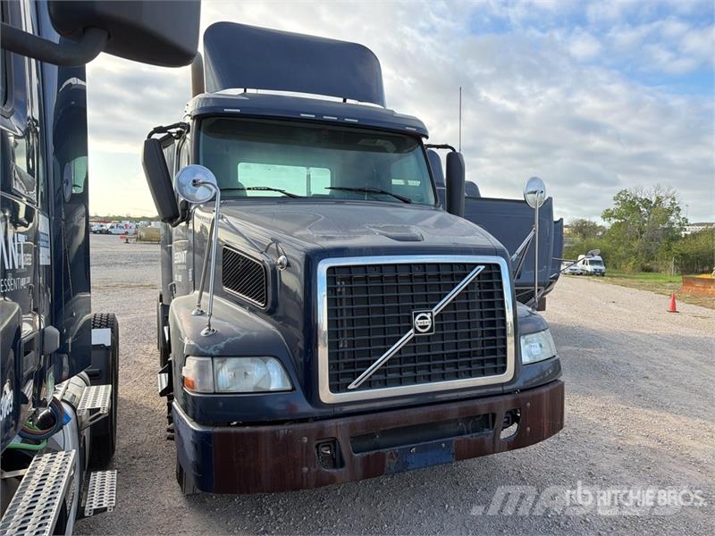 Volvo VNM64T200 6x4 T/A Day Cab Truck Tractor Trekkers