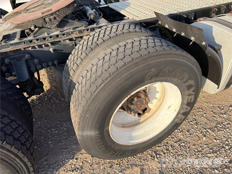 Volvo VNM64T200 6x4 T/A Day Cab Truck Tractor Trekkers