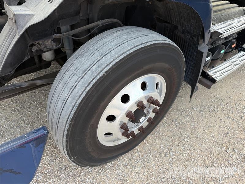 Volvo VNM64T200 6x4 T/A Day Cab Truck Tractor Trekkers