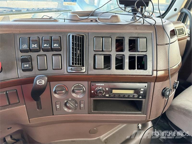 Volvo VNM64T200 6x4 T/A Day Cab Truck Tractor Trekkers