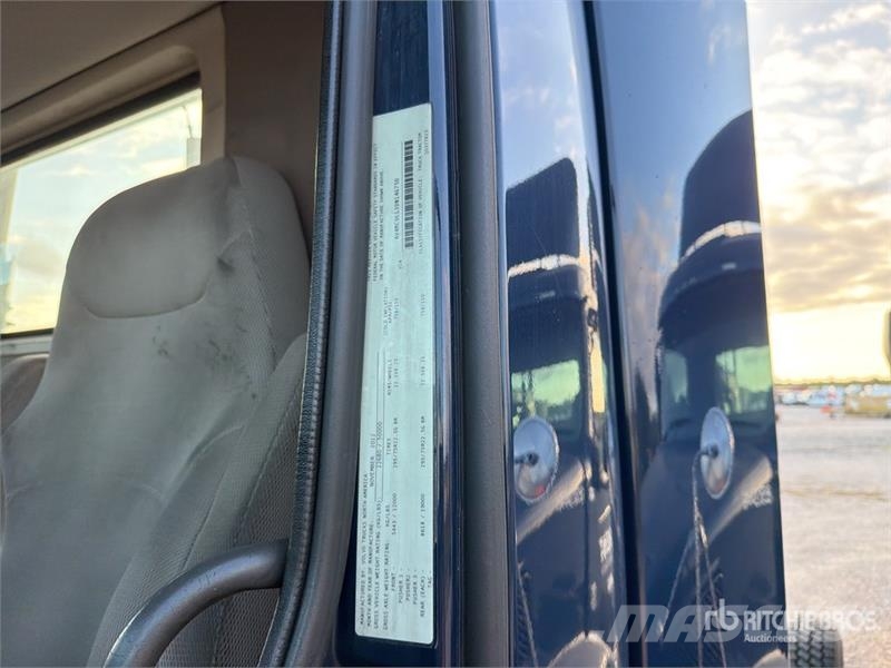 Volvo VNM64T200 6x4 T/A Day Cab Truck Tractor Trekkers