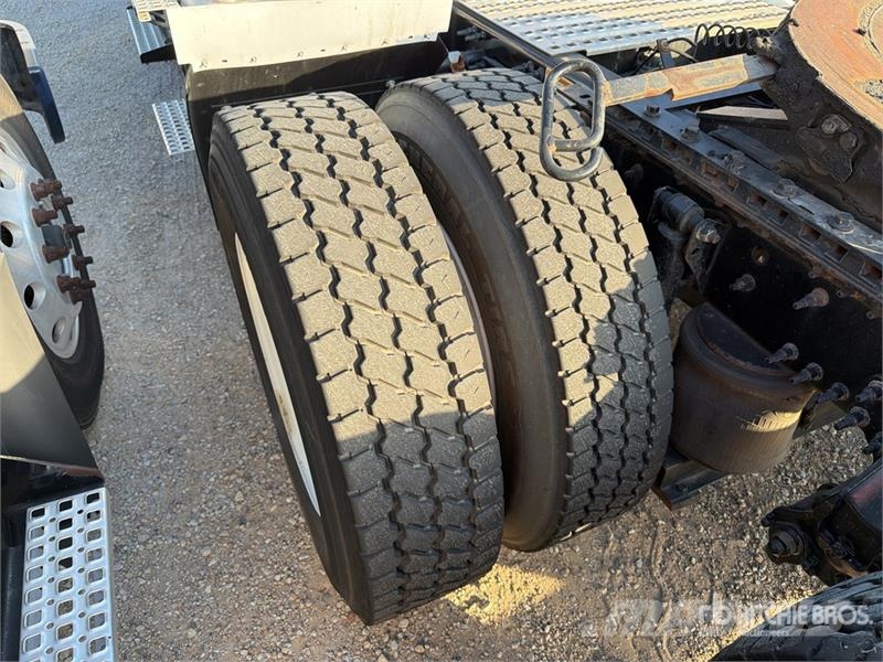 Volvo VNM64T200 6x4 T/A Day Cab Truck Tractor Trekkers