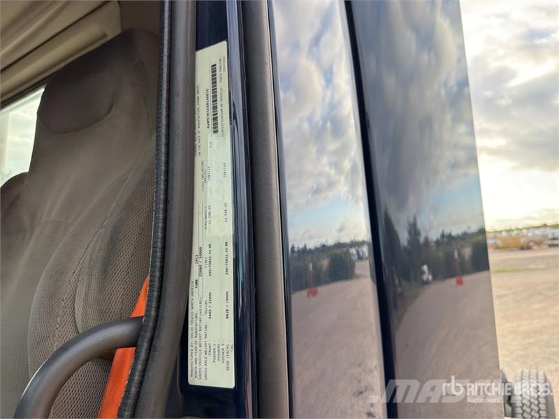 Volvo VNM64T200 6x4 T/A Day Cab Truck Tractor Trekkers