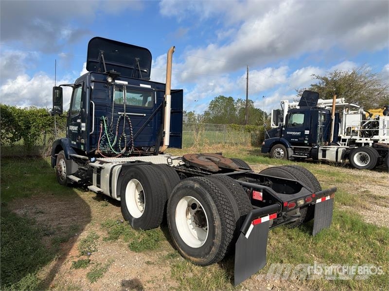Volvo VNM64T200 6x4 T/A Day Cab Truck Tractor Trekkers