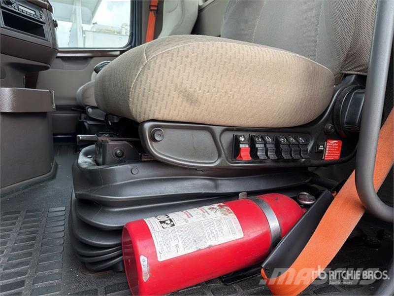Volvo VNM64T200 6x4 T/A Day Cab Truck Tractor Trekkers