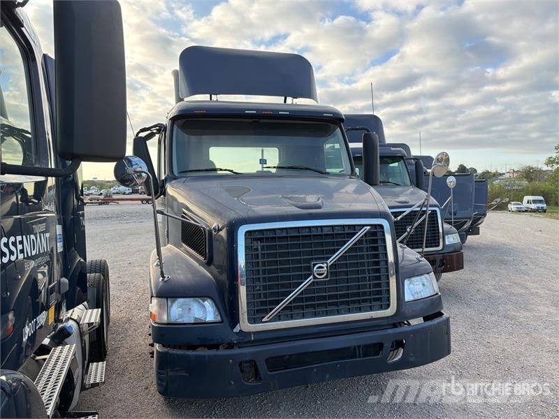 Volvo VNM64T200 6x4 T/A Day Cab Truck Tractor Trekkers