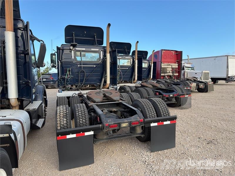 Volvo VNM64T200 6x4 T/A Day Cab Truck Tractor Trekkers