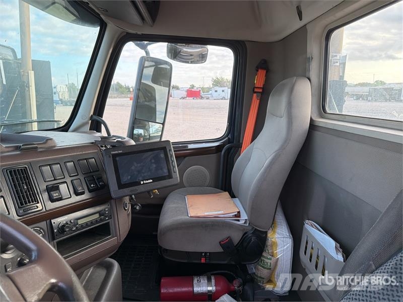 Volvo VNM64T200 6x4 T/A Day Cab Truck Tractor Trekkers