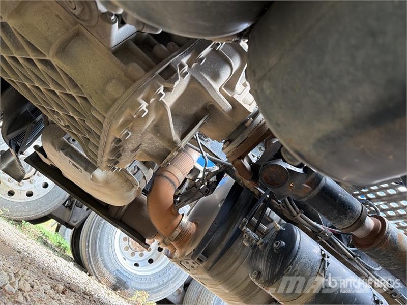 Volvo VNM64T200 6x4 T/A Day Cab Truck Tractor Trekkers