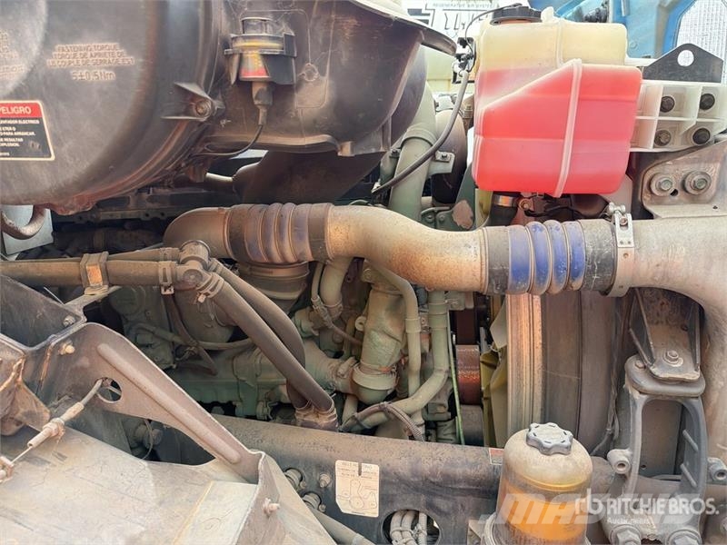 Volvo VNM64T200 6x4 T/A Day Cab Truck Tractor Trekkers