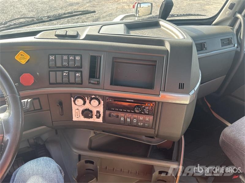 Volvo VNR 6x4 T/A Day Cab Truck Tractor Sattelzugmaschinen