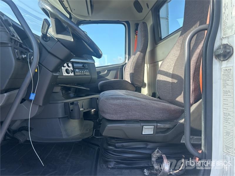 Volvo VNR 6x4 T/A Day Cab Truck Tractor Sattelzugmaschinen