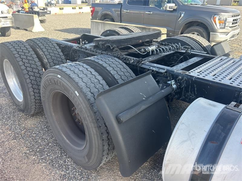 Volvo VNR 6x4 T/A Day Cab Truck Tractor Sattelzugmaschinen