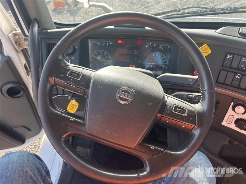 Volvo VNR 6x4 T/A Day Cab Truck Tractor Sattelzugmaschinen