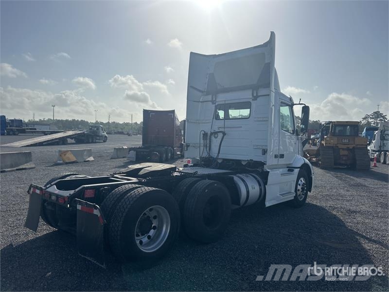 Volvo VNR 6x4 T/A Day Cab Truck Tractor Sattelzugmaschinen