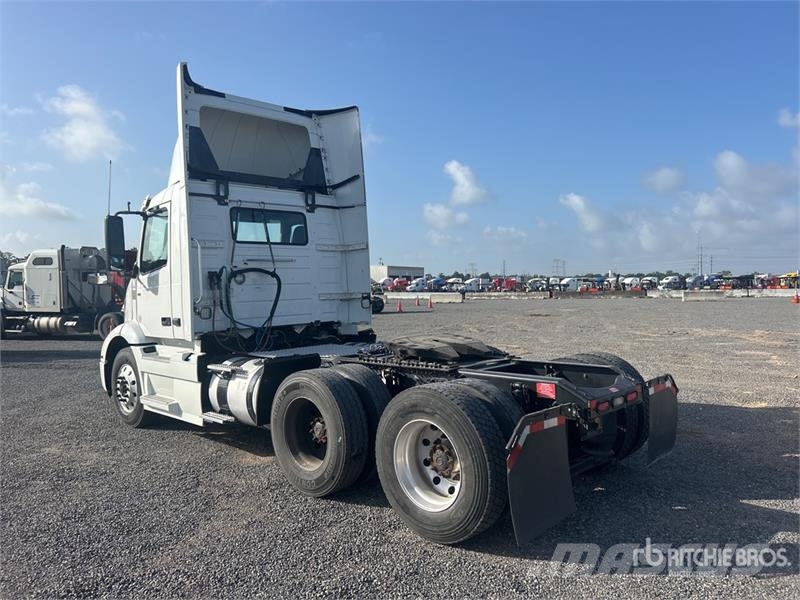 Volvo VNR 6x4 T/A Day Cab Truck Tractor Sattelzugmaschinen