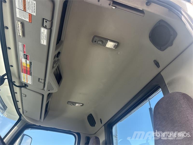 Volvo VNR 6x4 T/A Day Cab Truck Tractor Sattelzugmaschinen