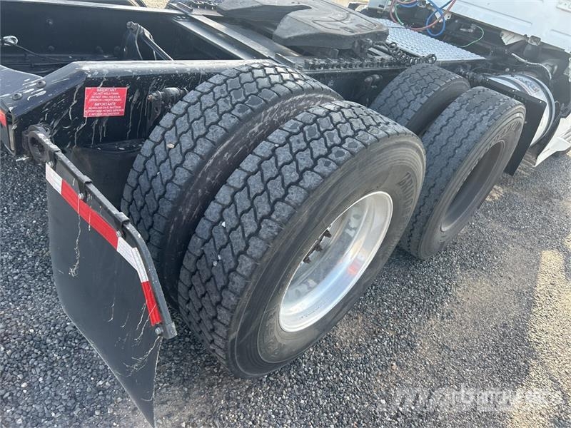 Volvo VNR 6x4 T/A Day Cab Truck Tractor Sattelzugmaschinen