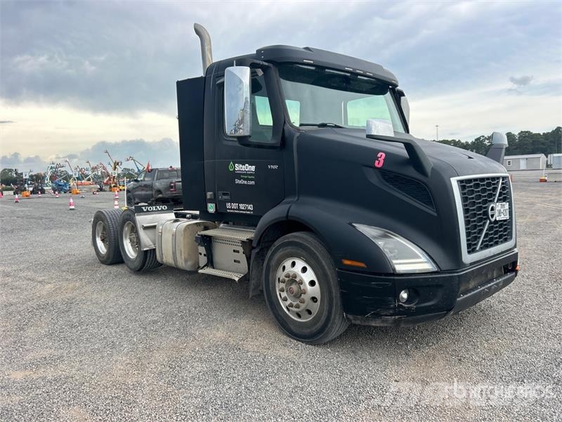 Volvo VNR300 6x2 T/A Day Cab Truck Tractor Ťahače