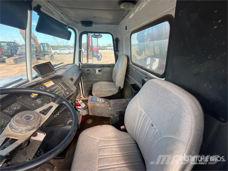Volvo WG Kombinuotos paskirties / vakuuminiai sunkvežimiai
