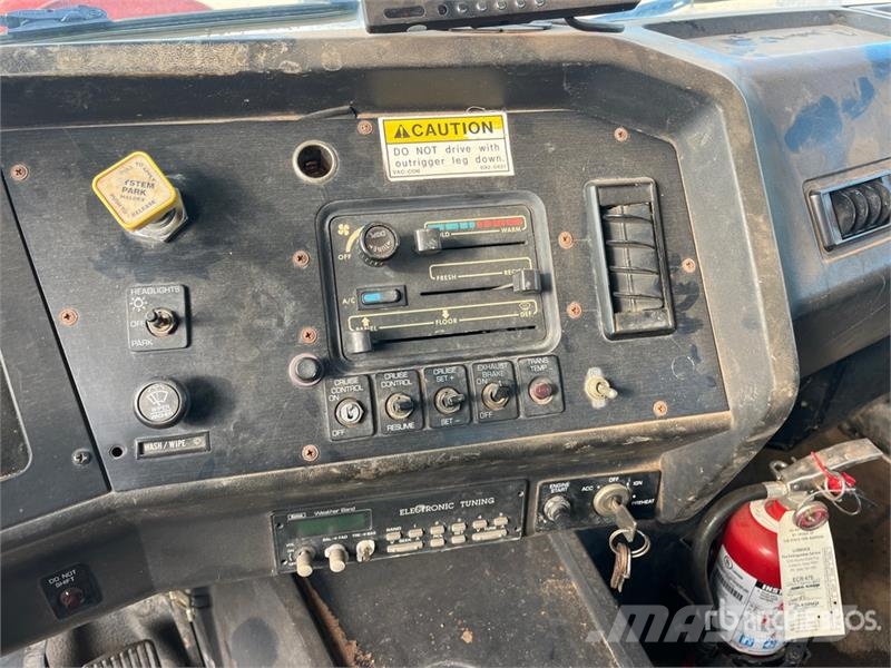 Volvo WG Kombinuotos paskirties / vakuuminiai sunkvežimiai