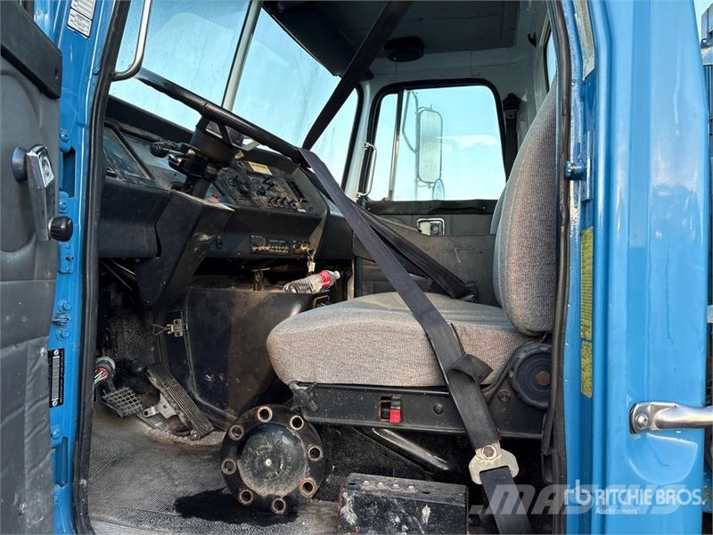 Volvo WG コンバイン/バキュームトラック