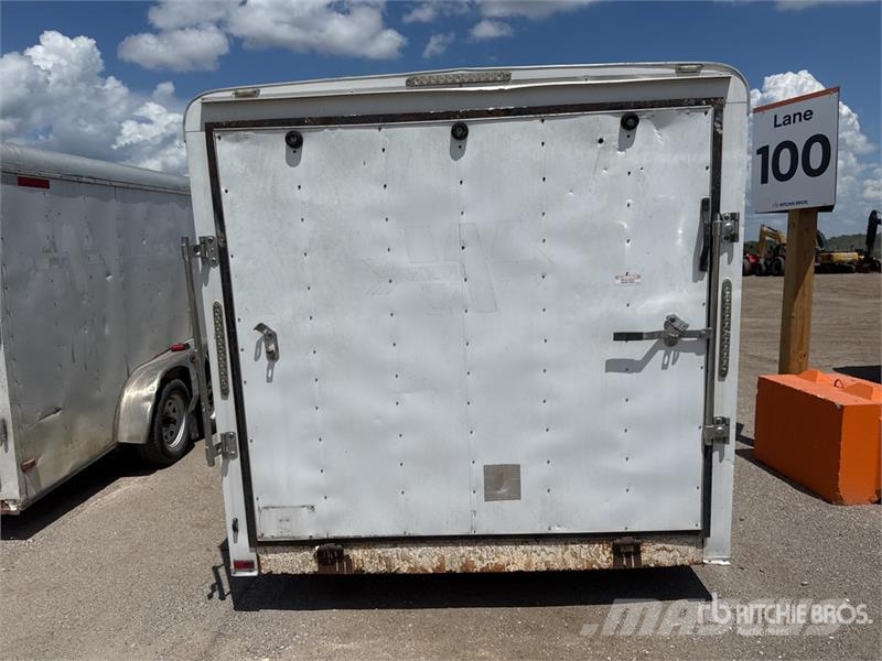  VT716 15 ft T/A Enclosed Trailer ボックスボディートレーラー