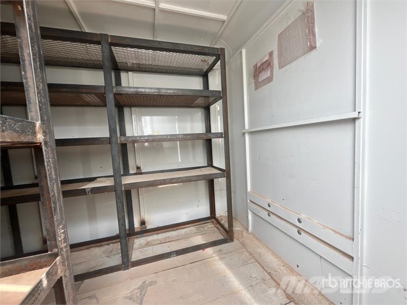  W-W 16 ft T/A Enclosed Trailer Furgons