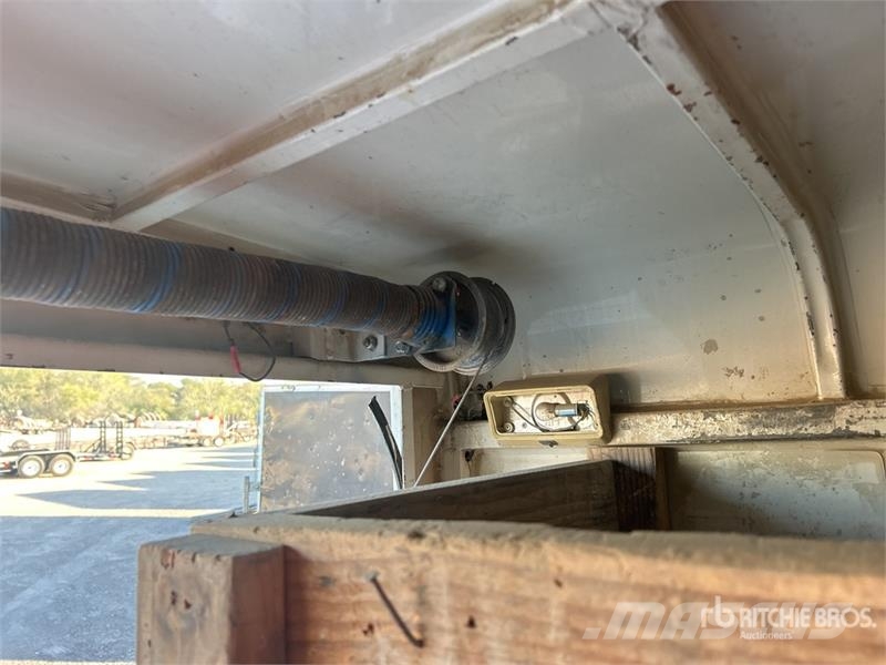 W-W 16 ft T/A Enclosed Trailer Reboques baú